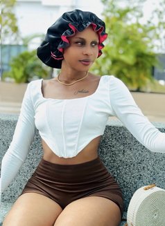 QueenL - escort in Bangkok Photo 4 of 5