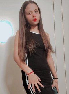 Queens - escort in Surat Photo 1 of 14