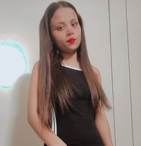 Queens - puta in Surat