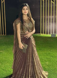 Queens - escort in Surat Photo 2 of 14