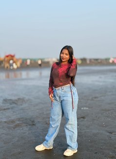 Queens - escort in Surat Photo 9 of 14