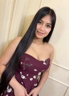 Queeny - escort in Dubai Photo 1 of 3