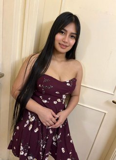 Queeny - escort in Dubai Photo 2 of 3