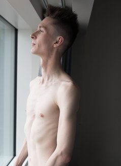 QueerSasha - Male escort in London Photo 5 of 12