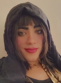 Quenmona - Transsexual escort in Cairo Photo 4 of 6
