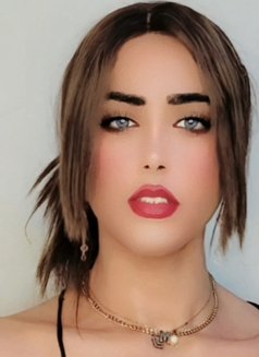 Quenmona - Transsexual escort in Cairo Photo 7 of 15