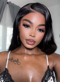 Quin - escort in Dubai Photo 1 of 5