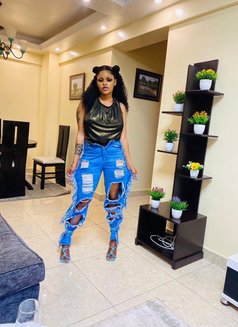 Quincy - puta in Nairobi Photo 5 of 6