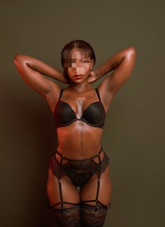 Quine - escort in Bangkok Photo 4 of 7