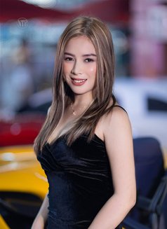Quinn - escort in Manila Photo 3 of 11