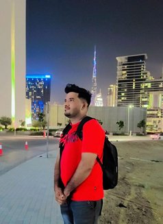 R K - Male escort in Dubai Photo 3 of 4