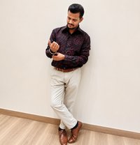 R. S - Acompañantes masculino in Mumbai