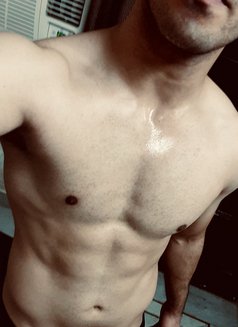 Ra Ah - Acompañante masculino in New Delhi Photo 2 of 4