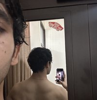 Ra Ah - Acompañante masculino in New Delhi