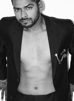 Ra V - Male escort in New Delhi Photo 1 of 7