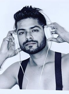 Ra V - Male escort in New Delhi Photo 4 of 7