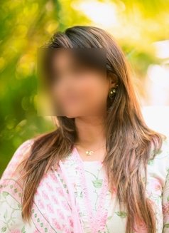 Achu Independent Tamil Actress best on G - escort in Dubai Photo 7 of 12