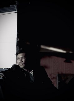 Raaz - Male adult performer in Dubai Photo 2 of 2