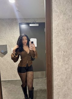 Rachel - escort in Mumbai Photo 1 of 4