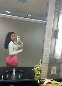 Rachel - escort in Mumbai Photo 4 of 4