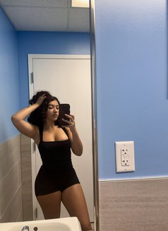 Rachel - puta in Singapore Photo 4 of 4