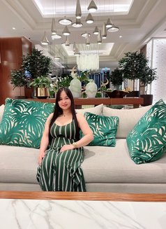 Rachel - puta in Dubai Photo 2 of 6
