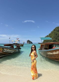 Sarah - escort in Bali Photo 2 of 11