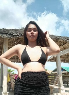 Rachelle - escort in Manila Photo 4 of 4