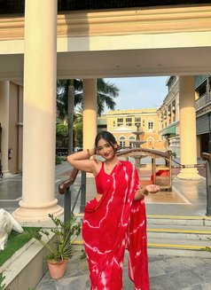 Radhika - puta in Visakhapatnam Photo 2 of 3
