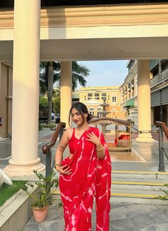 Radhika - puta in Visakhapatnam Photo 3 of 3