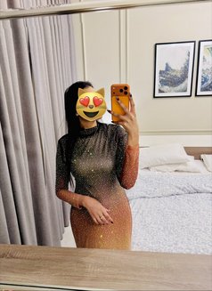 Radhika Gfe - puta in Dubai Photo 1 of 8