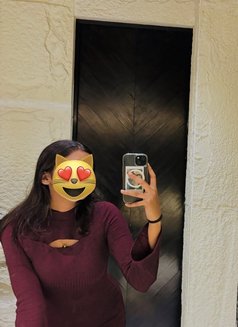 Radhika Gfe - puta in Dubai Photo 5 of 8