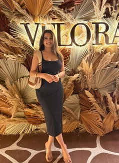 Radhika - puta in Dubai Photo 3 of 4