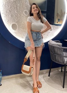 Radhika - puta in Dubai Photo 4 of 4