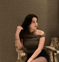 Radhika - puta in Dubai