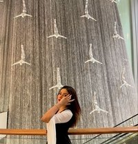 Radhika - puta in Dubai