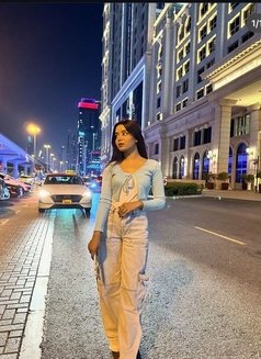 Radhika - puta in Dubai Photo 3 of 4