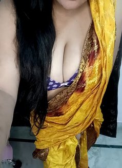 Radhika - escort in Mumbai Photo 3 of 6