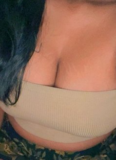 Radhika - escort in Mumbai Photo 4 of 7