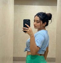 Radhika - puta in Vadodara