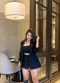Radhika Kapoor - escort in Dubai Photo 3 of 5
