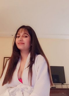 Radhika Sharma - puta in Mumbai Photo 2 of 2