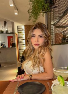 Rafaela - puta in Singapore Photo 3 of 14