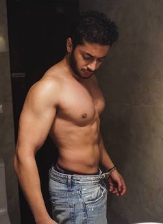 Raghav69 - Male adult performer in Pune Photo 2 of 2