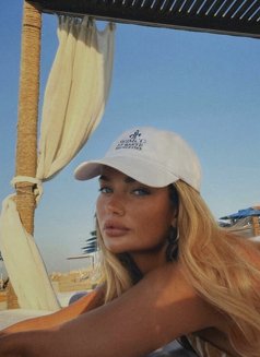 Raha - puta in Muscat Photo 1 of 4