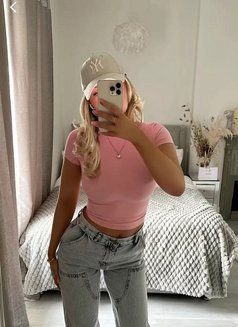 Raha - puta in Muscat Photo 2 of 4