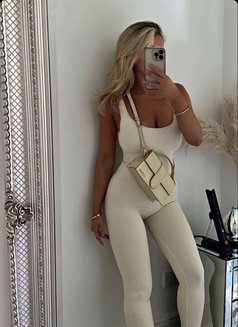 Raha - puta in Muscat Photo 3 of 4