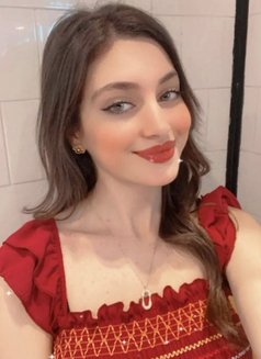 Rahaf Al Shammari - escort agency in Jeddah Photo 2 of 5