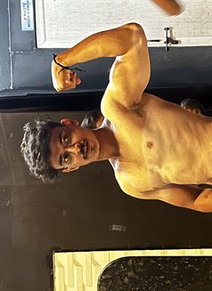 Rahul - Acompañantes masculino in Pune Photo 1 of 3