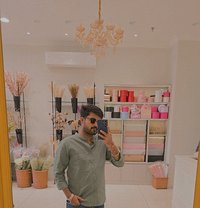 Rahul - Intérprete masculino de adultos in Ahmedabad